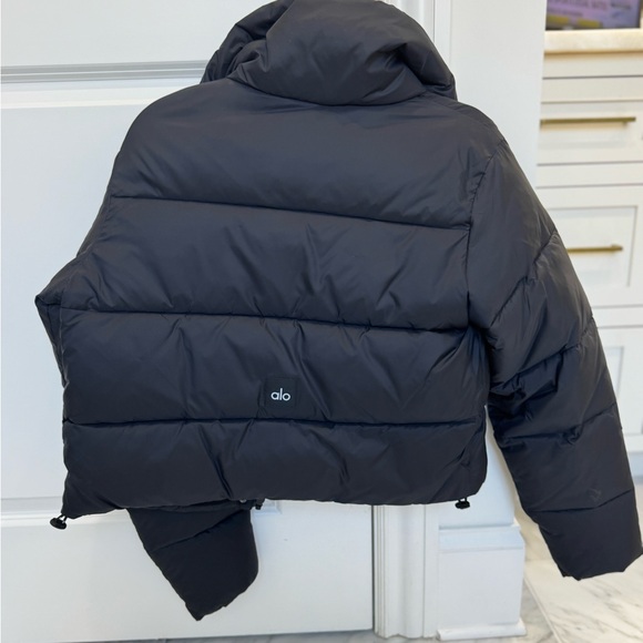 ALO YOGA GOLD RUSH PUFFER
BLACK
SIZE S
NWOT NEVER WORN - Picture 13 of 14